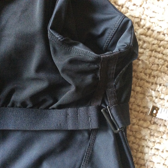 Titika Active Halter workout top | Excellent Used Condition | Size b/n L & XL - Picture 6 of 12